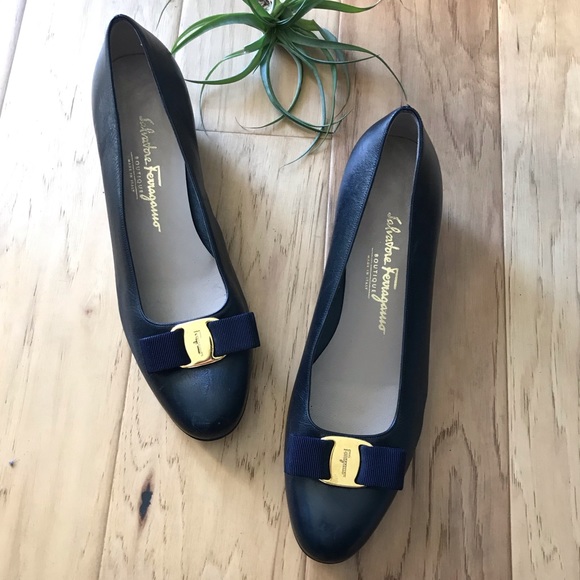 Salvatore Ferragamo Shoes - Salvatore Ferragamo Iconic “vera” bow toe pump